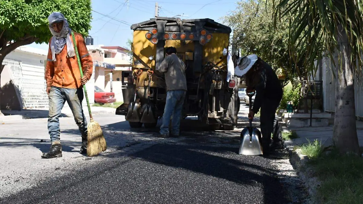 04 Se reparan 100 baches en Torreón cada día1